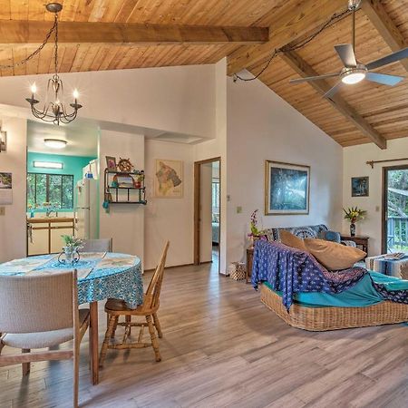 Peaceful Abode With Deck, 13 Mi To Black Sand Beach! Naalehu Экстерьер фото