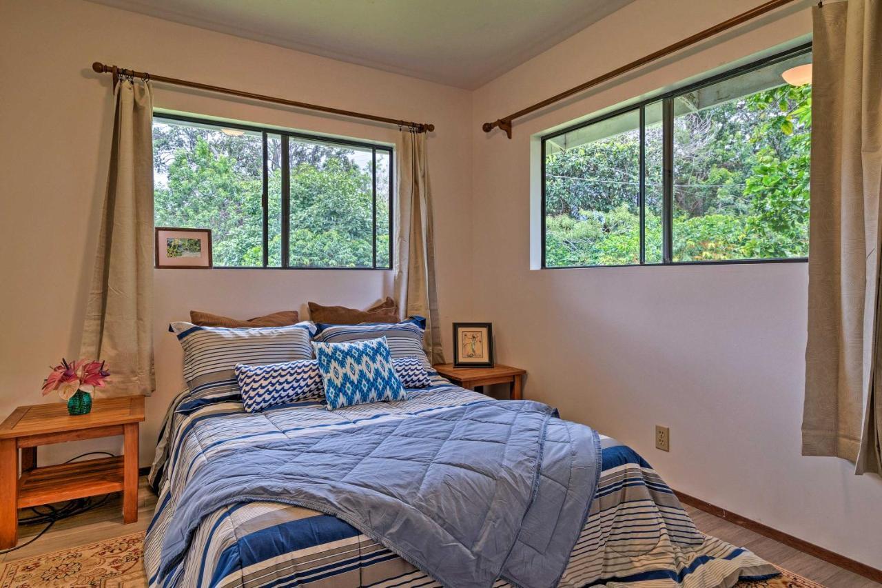 Peaceful Abode With Deck, 13 Mi To Black Sand Beach! Naalehu Экстерьер фото