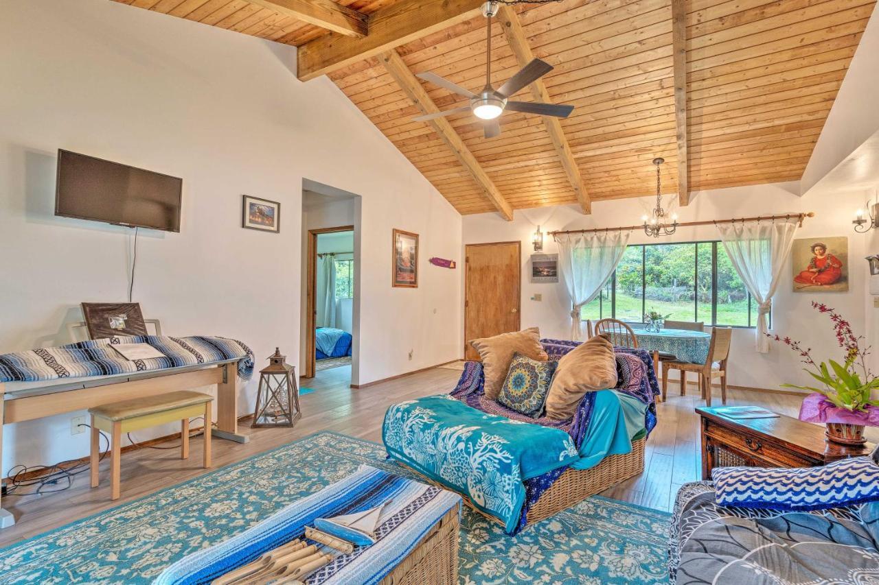 Peaceful Abode With Deck, 13 Mi To Black Sand Beach! Naalehu Экстерьер фото